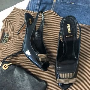 I just started buying/selling on Posh again. Excited to help others, buy & sell.